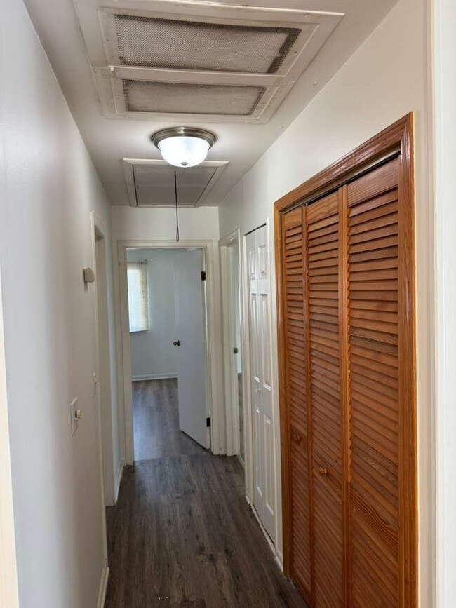 Photo - 1485 Quaker Ln