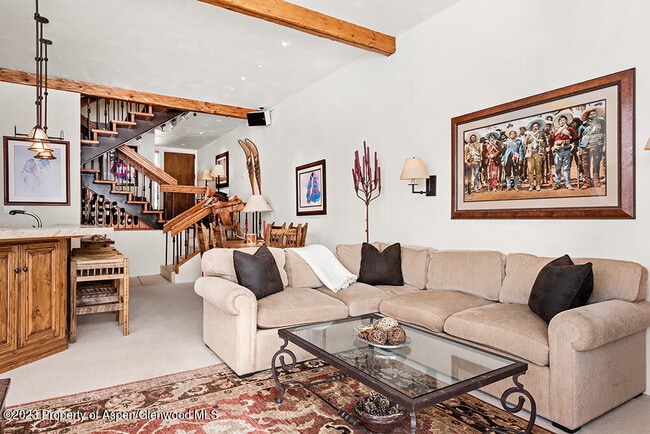 Photo - 155 Lone Pine Rd