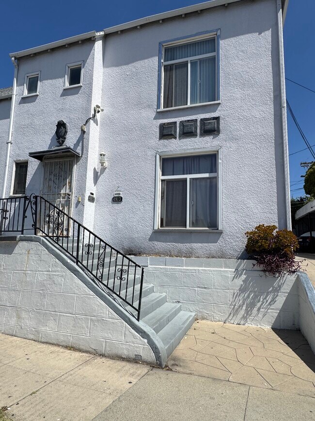 Photo - 4915 San Vicente Blvd Unidad upper one bd duplex