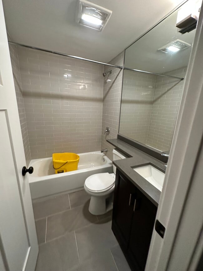 Photo - 528 W Surf St