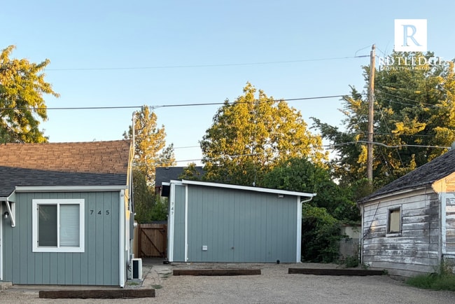 Photo - 747 Dakota Ave
