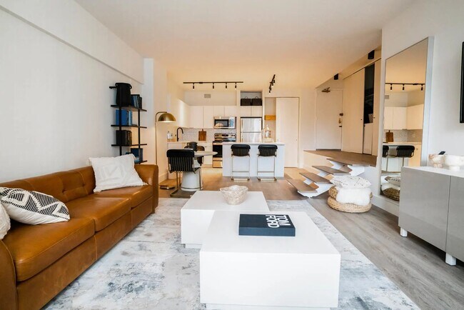 33 E Chestnut St Unit 17G