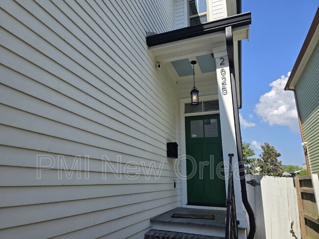Photo - 2625 Banks St