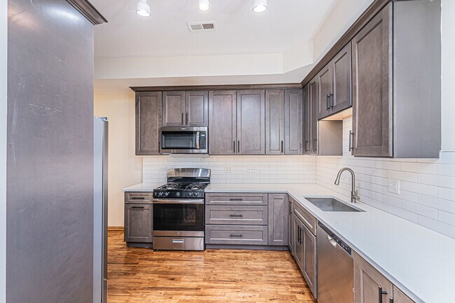 Photo - 2423 W Madison St Unit 1