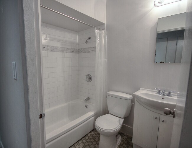 Photo - 1540 Haro St Unit 201