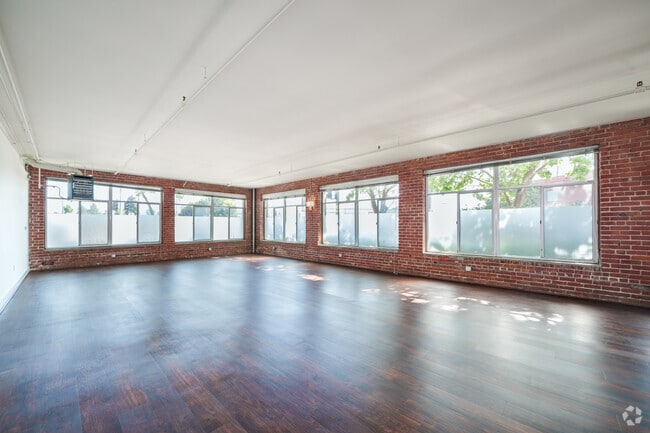 Studio - 1,350SF - Living Room