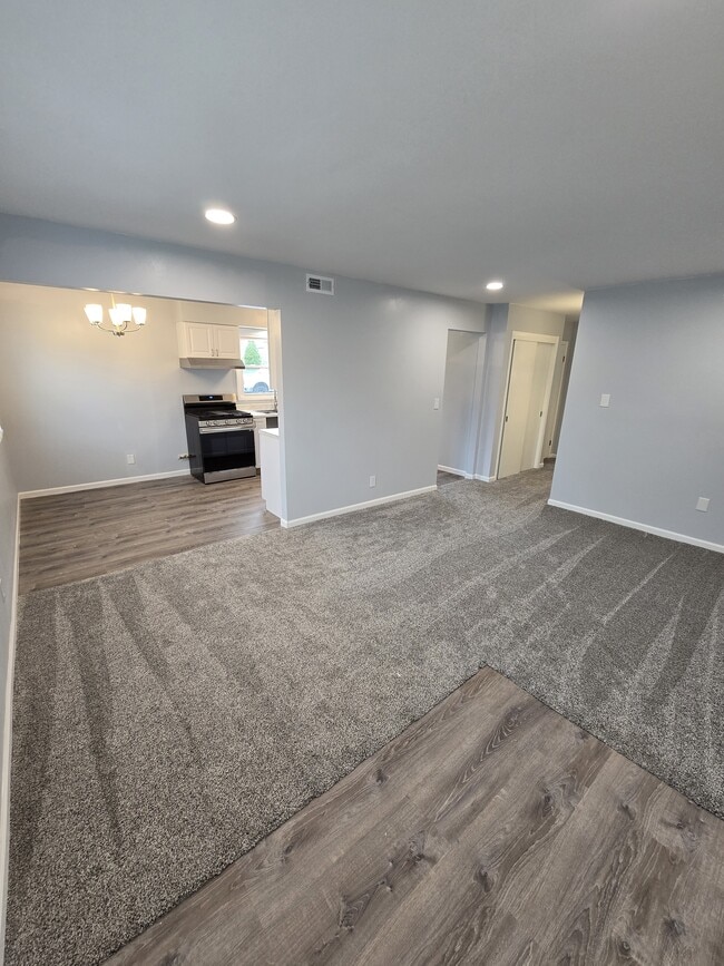 Photo - 220 Martin Dr Unit APT