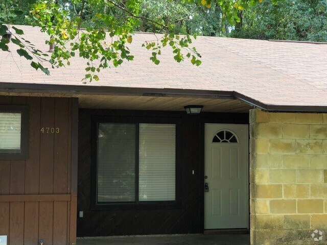 Building Photo - Remodel in Green Leaf with small fenced ba... Rental