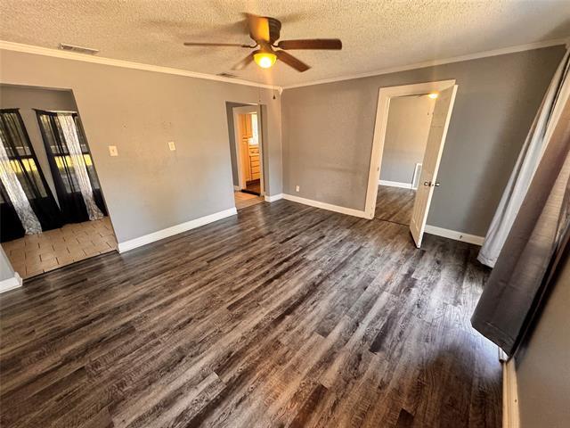 Photo - 130 W Avenue D