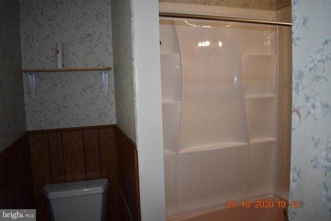 Building Photo - 48 E 5th St Rental