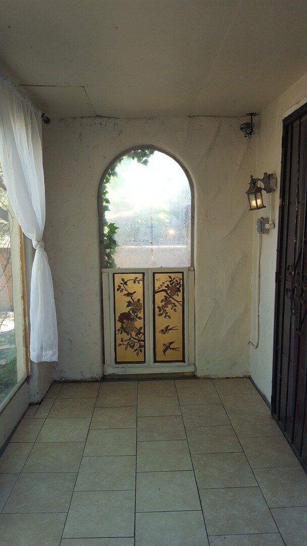 Photo - UNM - NOB HILL 2 Bedroom HOUSE 1 Bath PARKING