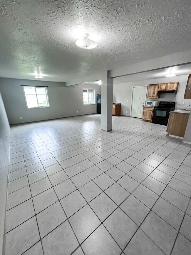 104 1st Ave NE Unidad B