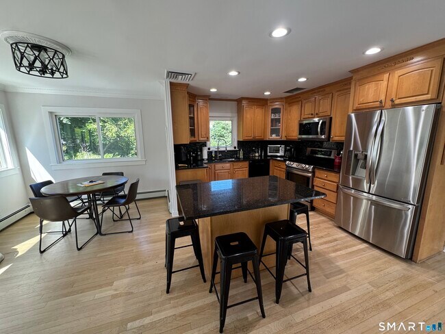 Photo - 561 River Rd