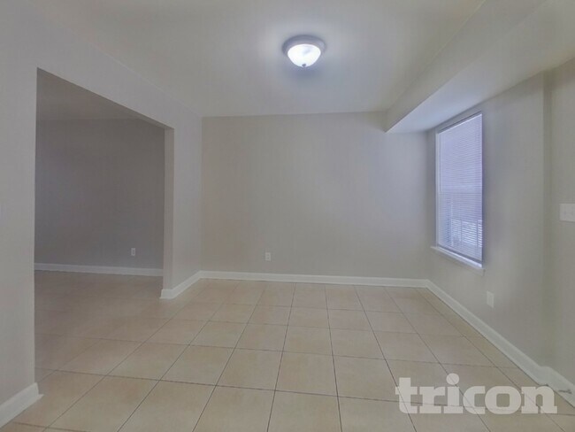 Photo - 1711 Southwind Dr