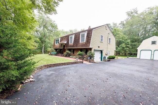 2294 Linden Ave