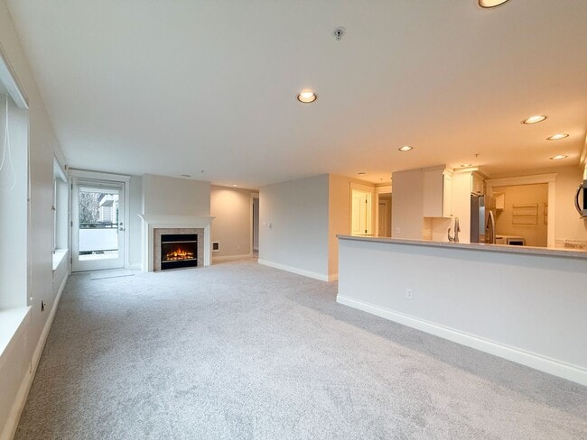 Photo - 2334 Thorndyke Ave W Unit 202