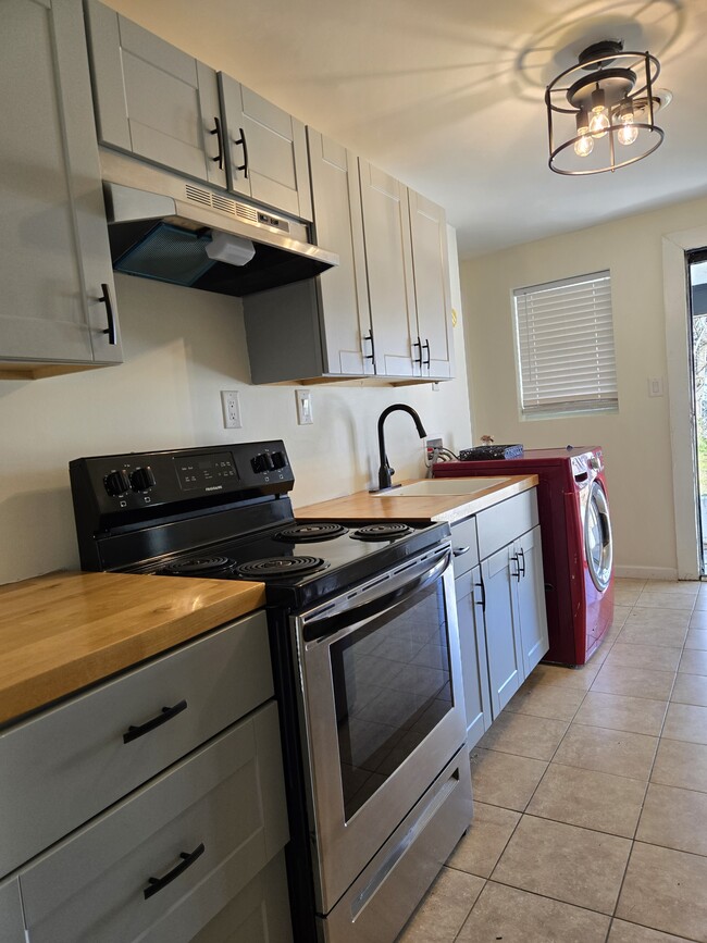 Photo - 1355 Dewitt St