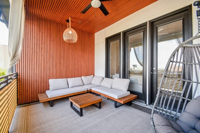 Building Photo - 2412 Canal St Unit K