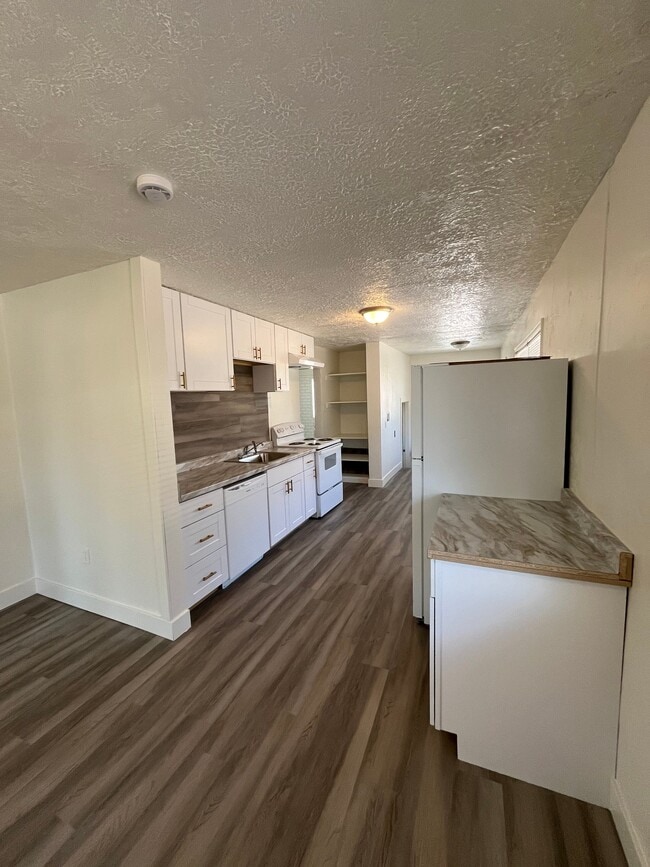 Photo - 553 E Emerson Ave