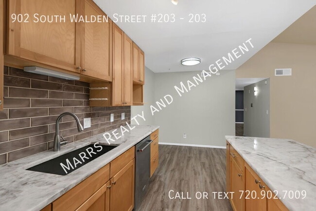Building Photo - 902 S Walden St