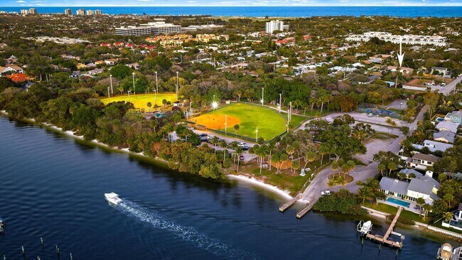 Photo - 1928 Service Rd