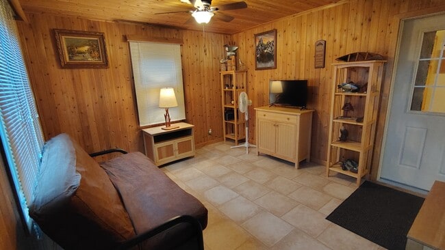 Photo - 937 Paramount Dr