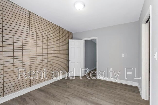 Photo - 3504 E Knollwood St