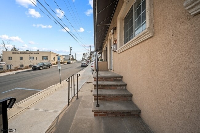 Photo - 339 N 6th St