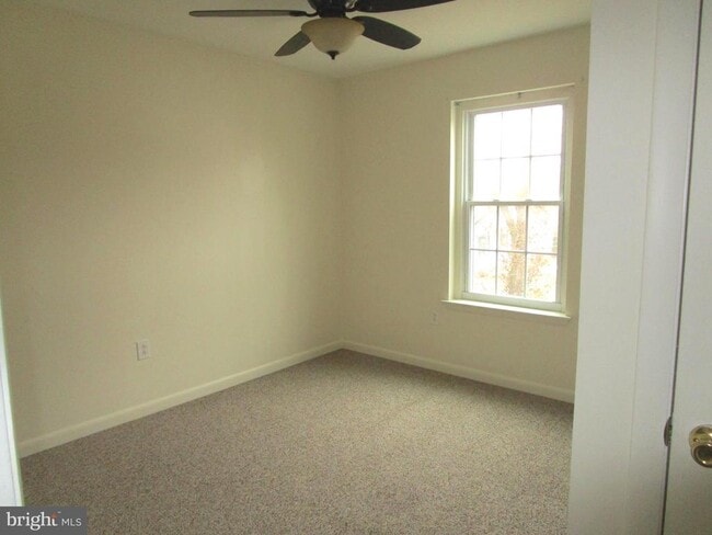 Photo - 136 N Place Ln