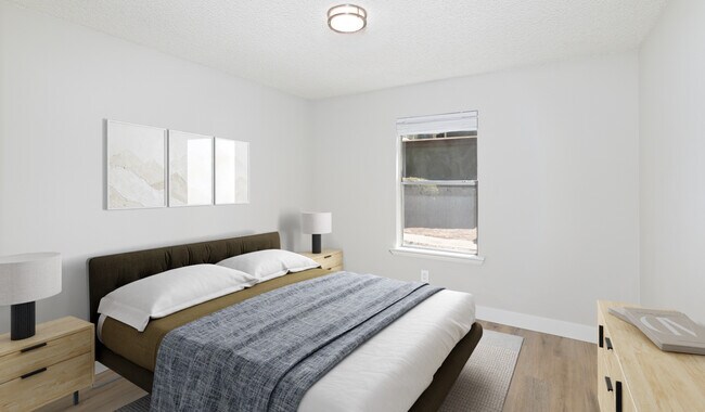 Disfrute de baños recién renovados con armario de almacenamiento - Creekside