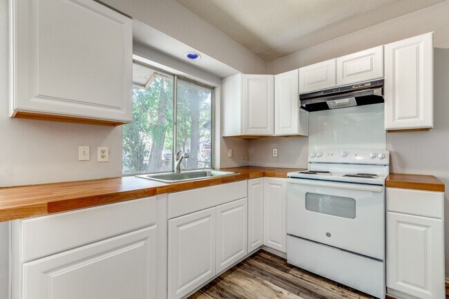 Photo - 3 bed 3.5 bath located in Westwood Park Subdivision