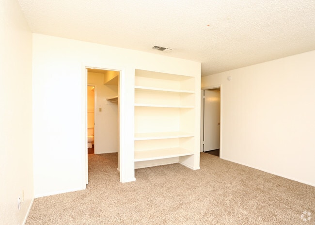 2BD,2BA - 1045 SF