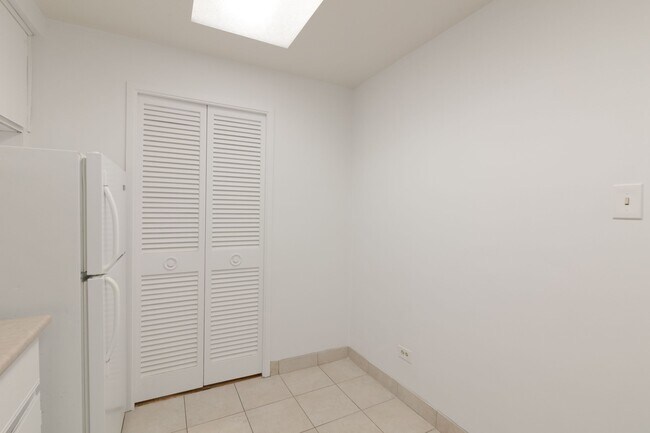 Photo - 900 Av. Rockland Unit 311