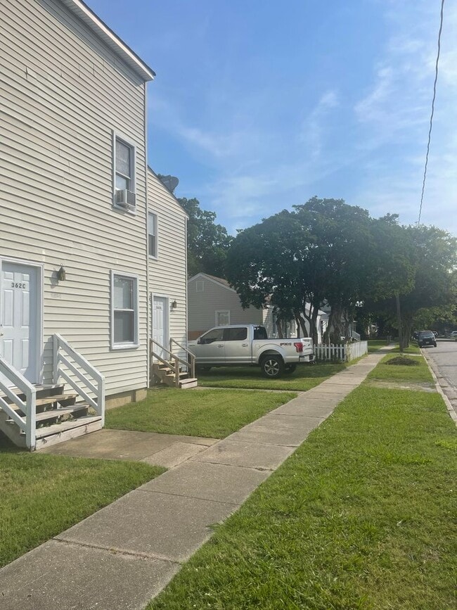 Building Photo - Ocean View / Willoughby Rental Available!