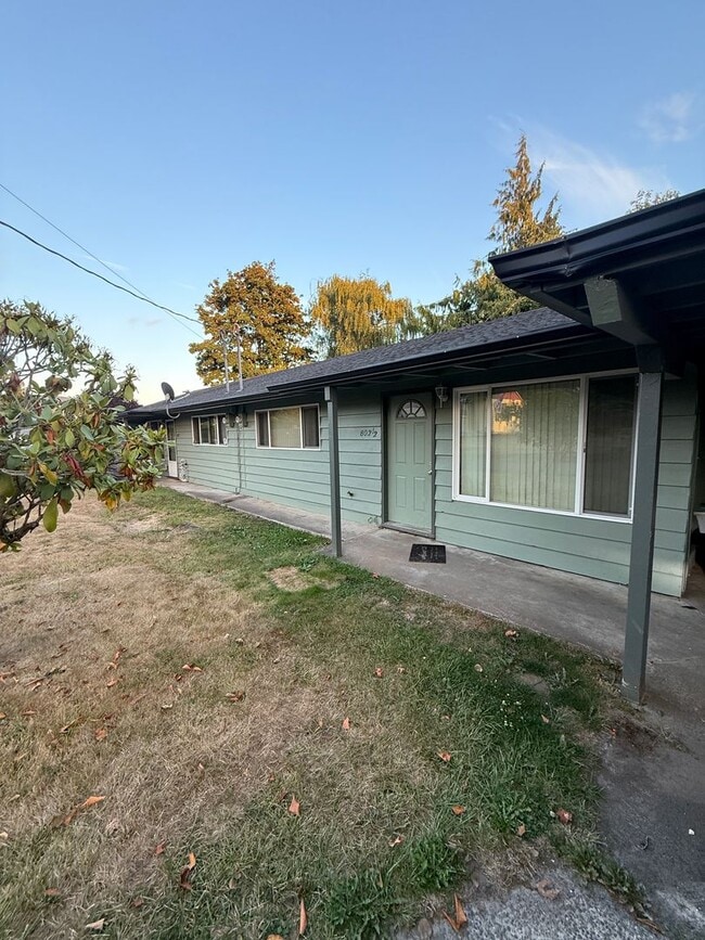 Building Photo - 802 N 20th Ave Unit Huegel - 802 1/2 N 20th Ave Rental