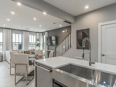 Photo - 202 Brattice Dr