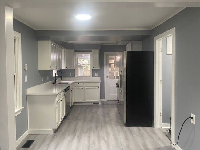 Photo - 28522 Fairfax St