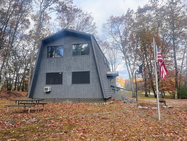 Photo - 888 Salem St