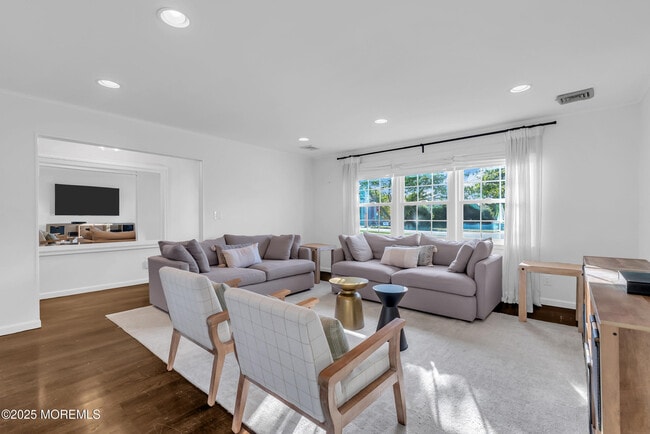 Photo - 1037 Woodgate Ave