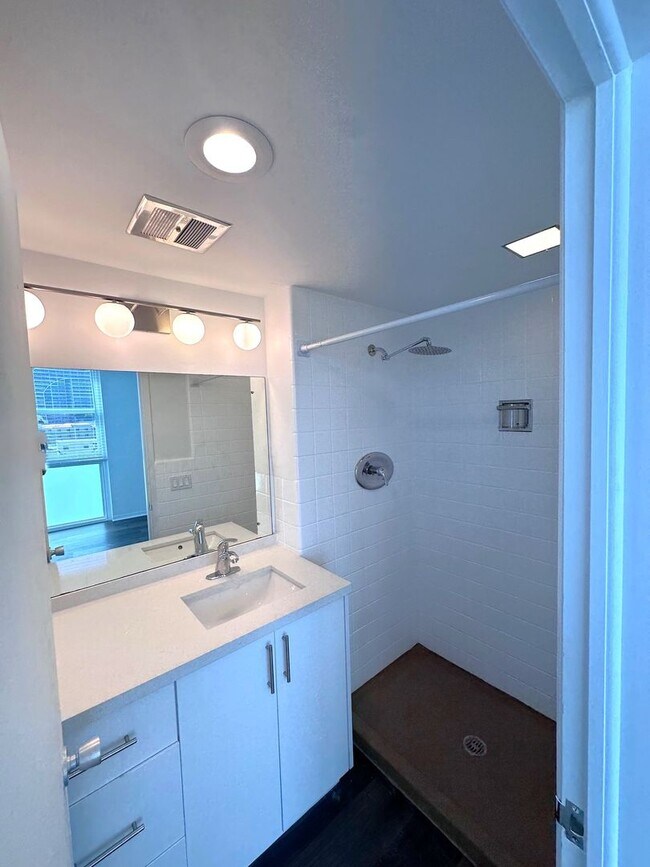 Photo - Large Updated 2BR/2BA Bath Condo - Steps from Fort Lauderdale Beach! Unit 505