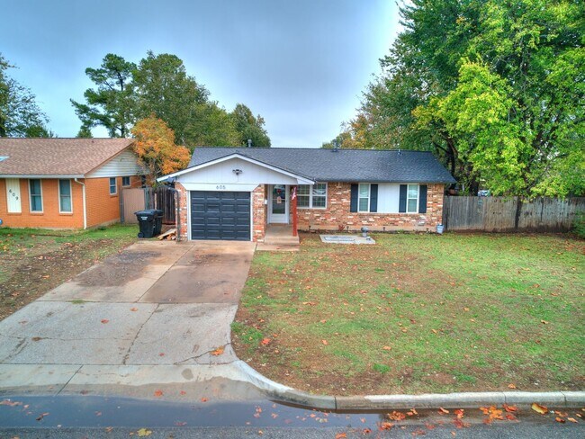 Photo - 605 SW 10th St