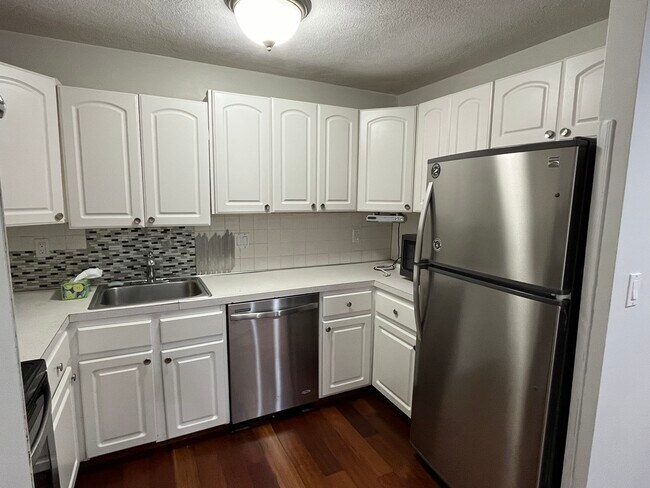 Building Photo - 383 Langley Rd Unit 3