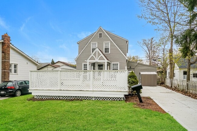 Building Photo - 651 Voelker Ave