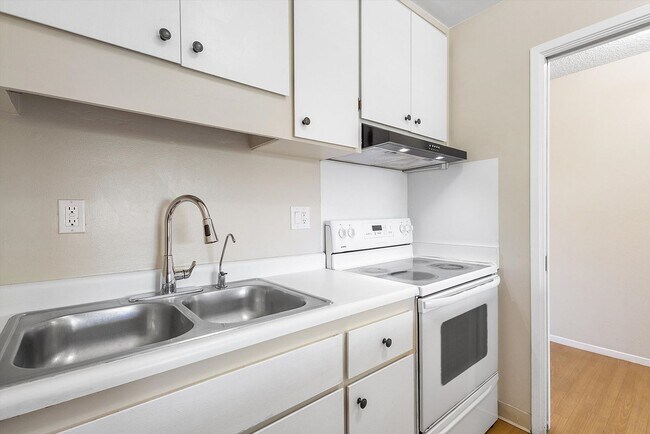 Photo - 1327 Webster St