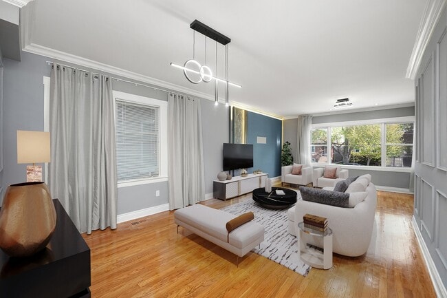 Building Photo - 5151 W Fletcher St Unit First Floor Rental