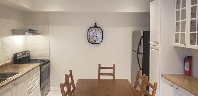 Photo - Stunning, very large two bedroom apt in St. Claire west ((St. Claire & Oakwood)) rarely available Unit Main