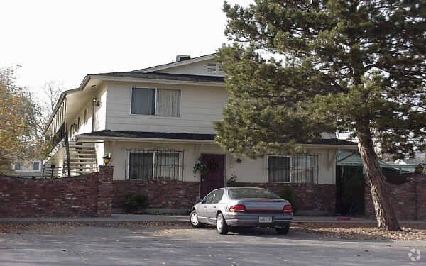 Photo - 731 Plumas St Apartments