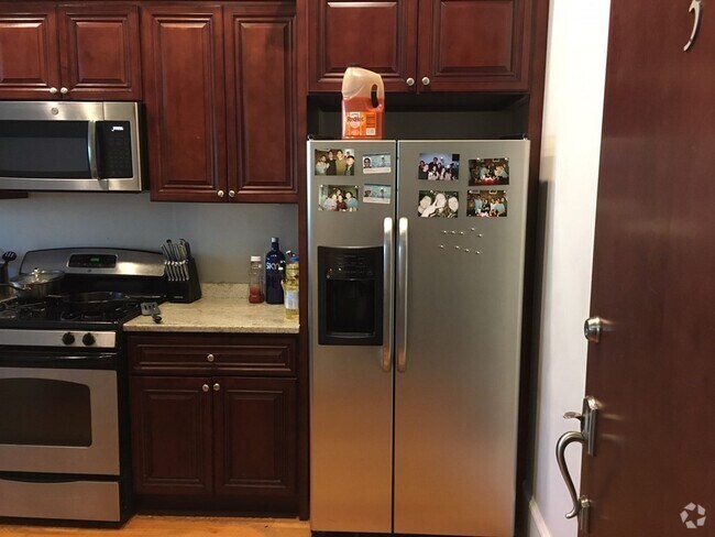 Building Photo - 1087 Beacon St Unit 3 Rental