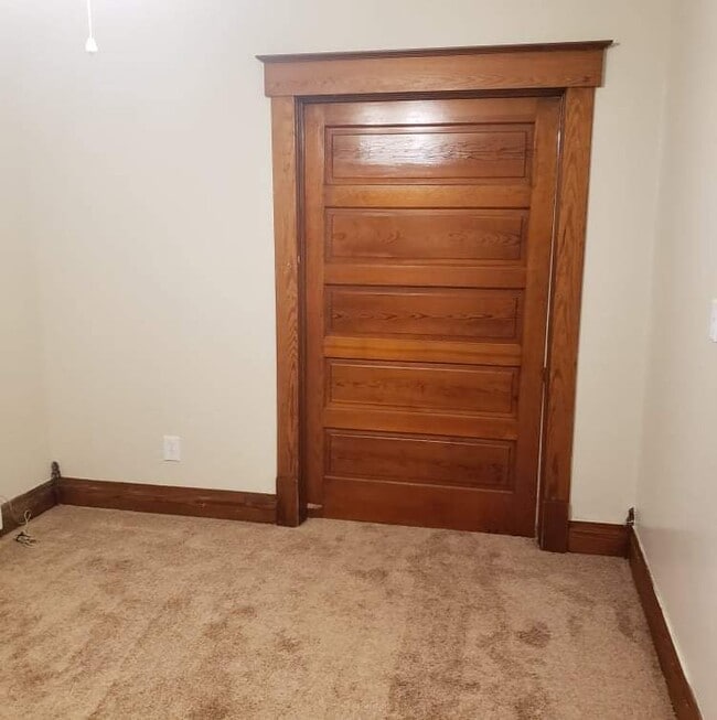 Photo - 619 W Elm St