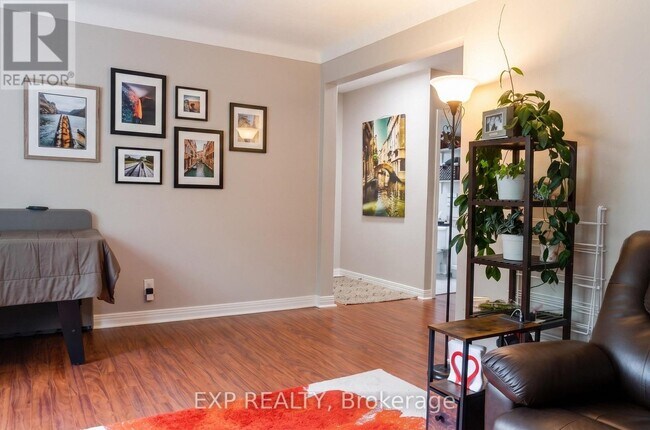 Photo - 42 Lavergne St